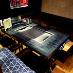Okonomiyaki Hyoutan - こういうテーブル席。