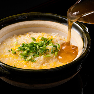 可以品尝到代表日本饮食文化的高汤的“浇汁菜粥”