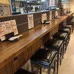 Teppanyaki Bouzu - 店内手前カウンター6席、1名様大歓迎。