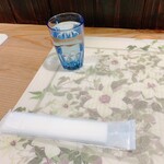 蔵カフェ 草風庵 - 初めに出されたお水とお手拭き