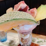蔵カフェ 草風庵 - いちじくとマスクメロン、赤肉メロンのパフェ