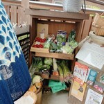 蔵カフェ 草風庵 - 入口脇で野菜も販売中