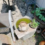 蔵カフェ 草風庵 - テラスの置き物