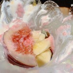 蔵カフェ 草風庵 - いちじくとマスクメロン、赤肉メロンのパフェ　一番底にはいちじくとバナナ