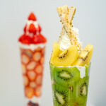 Le・Fruitier - グリーン＆ゴールドキウイタワーパフェ
