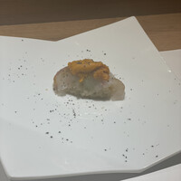 名駅 鮨 天野 - ヒラメの一巻握り
                      馬雲うに　