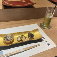 名駅 鮨 天野 - 菊菜の白和
                    タコの柔らかいにエビ風味のしんじょう
                    バイ貝の旨煮