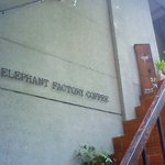 ELEPHANT FACTORY COFFEE - 階段のぼります。