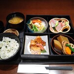 Kaisen Nihonshu Hokkori - 箱御膳（若鶏の照り焼き）