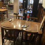 中津軒 - いつも、1番奥のこの席に座ります。全体が見えて、雰囲気楽しめますよ。