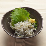Shizuoka specialty: kettle-fried whitebait