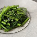 Stir-fried water spinach with salt