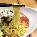 紅葉亭 - ツルツルののど越し。味付けは少しピリとした辛さ。暑い日にぴったりです。でも、これが食べられなくなるとは…残念