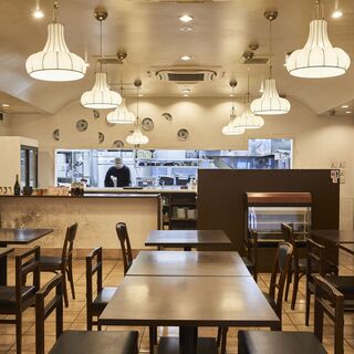 広々した居心地のいい空間◆6名様・20名様完全個室もご用意