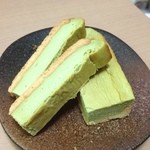 菓子工房 こいづみ - 訳ありチーズケーキバー 抹茶☆
            
            チーズケーキの切れ端の詰め合わせ、お取り寄せしました！！しっかりした抹茶の風味と濃厚なチーズがとっても美味しい！
            切れ端で十分うましです！(๑´ڡ`๑)