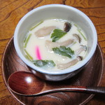 ・・・ - 中には、しめじ、鶏肉、かまぼこ、ぎんなん等