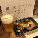 麹町いづみや しろ - 生ビール、[おつまみ：5(6)品]：平目白子ポン酢、つの鮫煮つけ、かすべ煮つけ、烏賊げそ七味醤油焼、りゅうきゅう、鮮魚の味噌漬け