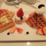フォーシーズンズカフェ - 国産苺のワッフル