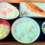 陣屋 - 塩シャケ＆目玉焼き定食　￥800