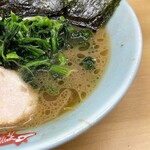 横浜ラーメン 町田家 - 系譜の中では最もライトなスープ。