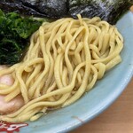 yokohamara-memmachidaya - 酒井製麺の中太麺。