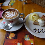 マザーズソングカフェ - 苺のチーズケーキセット+カプチーノ:８１０円