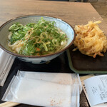 Kineya Mugimaru - 2023/05 かけうどん（並）320円とかき揚げ  180円