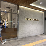 DEAN & DELUCA CAFE - 2023/05 ＪＲ新宿駅の新南改札を出たところできた ディーン ＆ デルーカ カフェ NEWoMAN店