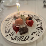 ラ・テンダ・ロッサ - デザート盛り合わせ
      