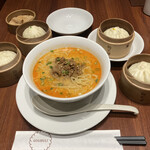 狗不理 - 包子４種とハーフ担々麺セット