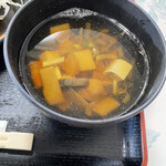やきかつ太郎 - マグロ入り根菜のすまし汁