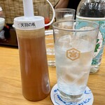 四ツ木製麺所 - 残り少ないボトルはボールで飲み干し