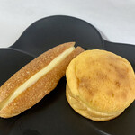 ビーバー ブレッド - ミルクフランス300円　メロンパン250円