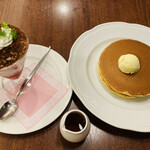 Roiyaru Hosuto - ストロベリー&ベルジャンチョコレート
                        パンケーキ