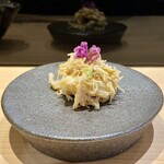 Togoshiginza Sushi Bando - 噴火湾 毛蟹 ほぐし身 花穂紫蘇
                ちょっとしたおつまみですが、毛蟹の繊細な味わいそのままいただきました♪