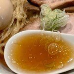 麺 みつヰ - 醤油スープ