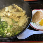 松葉うどん - 料理写真:ごぼう天うどん＝580円
いなり(1個)＝100円