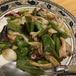 老虎菜 - 明石タコとイカのマーライ醬炒め