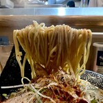 中華そば 多賀野 - スープによく絡む麺