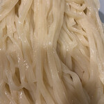 ちえちゃんラーメン - 麵は平打ちのモッチリしたタイプです。