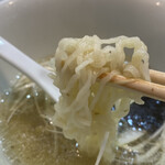 らぁ麺 飯田商店 - 〆のお出汁割り煮干しの細麺。