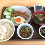 Sukiya - ソーセージ牛小鉢ベーコンエッグ朝食