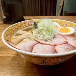 西荻燈 - 大盛、味玉　黄色のどんぶり、美しい