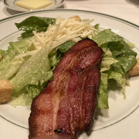 ウルフギャング・ステーキハウス 丸の内店 - シズリングベーコン