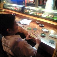 ときずし 山田 - 一枚板（木）のカウンターで鮨と酒を食す