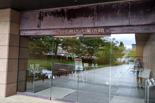 Puthipowaru - 近代美術館入口