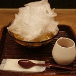 茶の実倶楽部 - ほうじ茶かき氷、シロップ前。