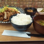 あったか食堂菊富士本店 - 生姜焼き定食(税込1100円)