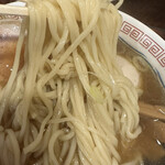 chuukamentokorodoutombori - 麺は平打ちぽいもっちりした食感です。