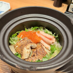 上越やすだ - イクラ、蟹、のどぐろの炊き込みごはん。見た目にも華やか、そして美味しい！